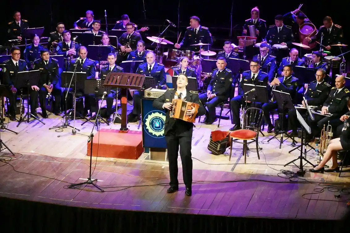 La Banda de Música de la Policía de Entre Ríos celebró su 205° aniversario con un concierto