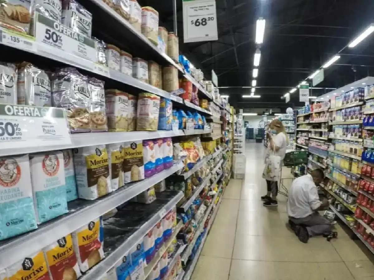 Las ventas por unidades en supermercados subieron 2%