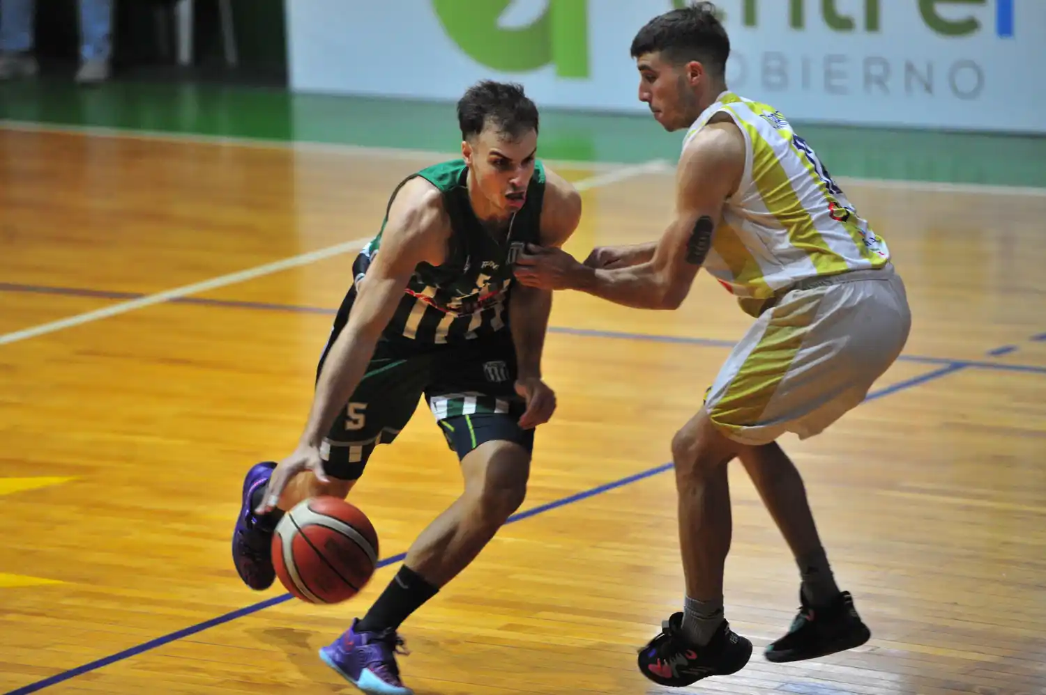 Racing hizo lo suyo: ganó pero deberá esperar para saber si logra clasificar
