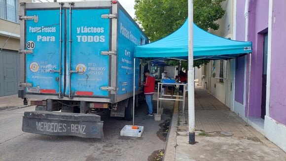 El camión de pastas y lácteos estará en Santa Lucía y Río Tala