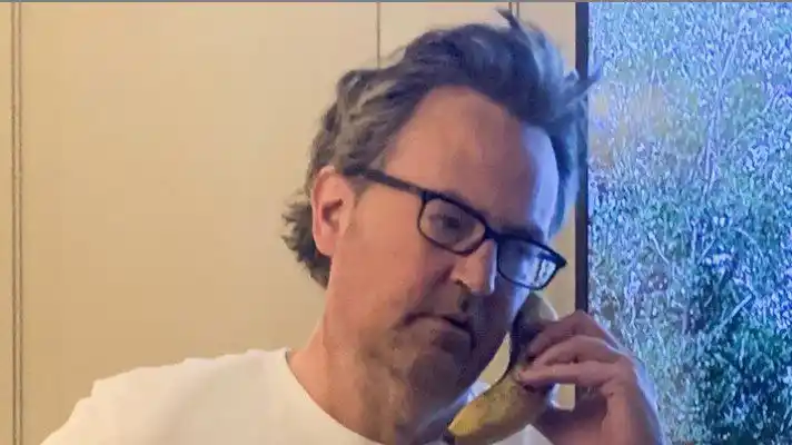 Ex deja en la calle a Matthew Perry