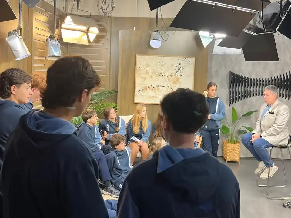 Los estudiantes recorrieron las instalaciones de El Eco Multimedios.