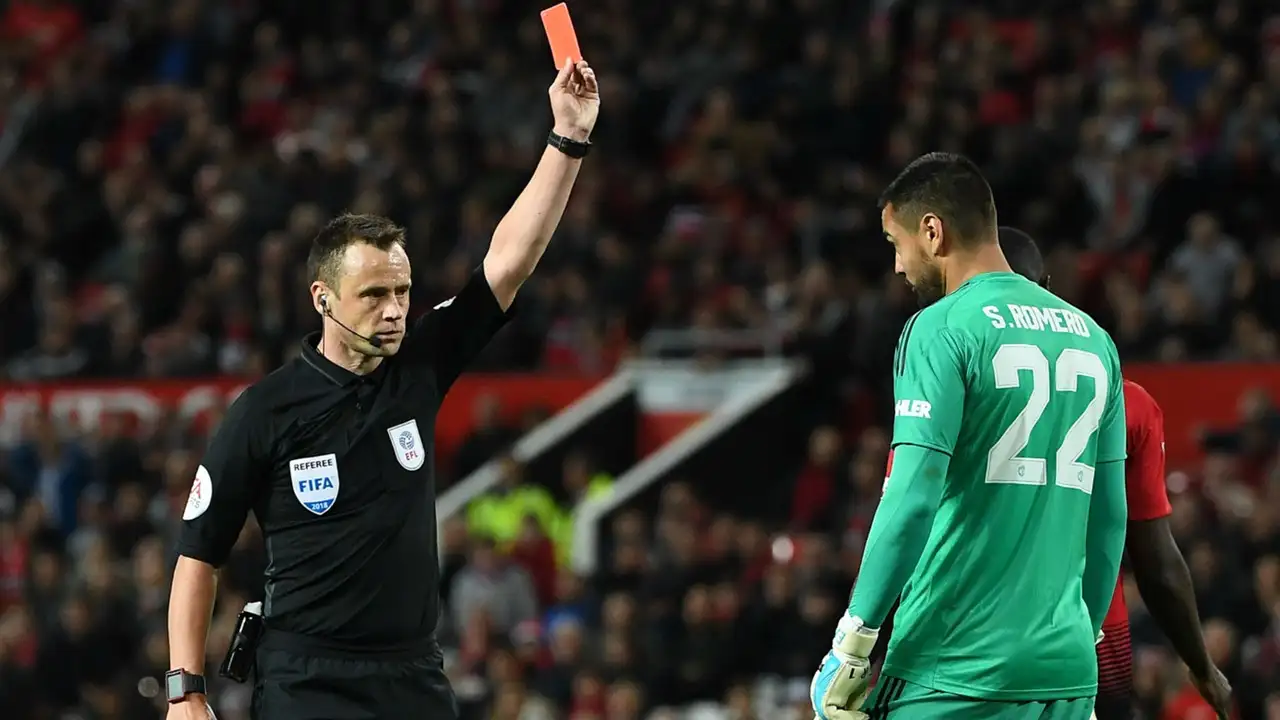 Romero fue expulsado y el United quedó eliminado