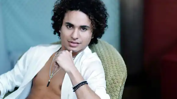 Su voz aguda lo hizo sufrir en la adolescencia, sin sospechar que sería su pasaporte a la fama: la historia de Samuel Mariño