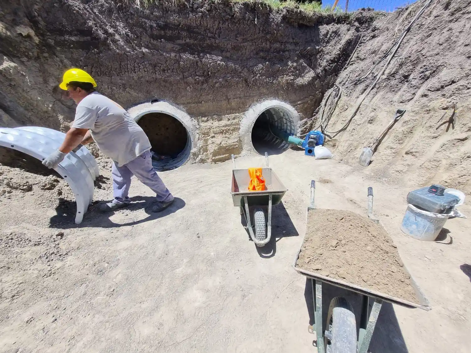 Los tubos pasan debajo de la ruta 11.