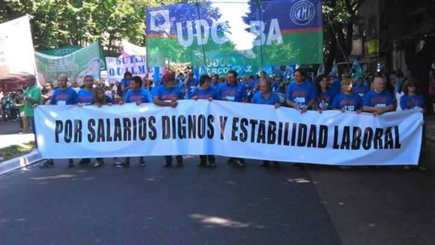 Ordenan devolver a los docentes los descuentos por los paros