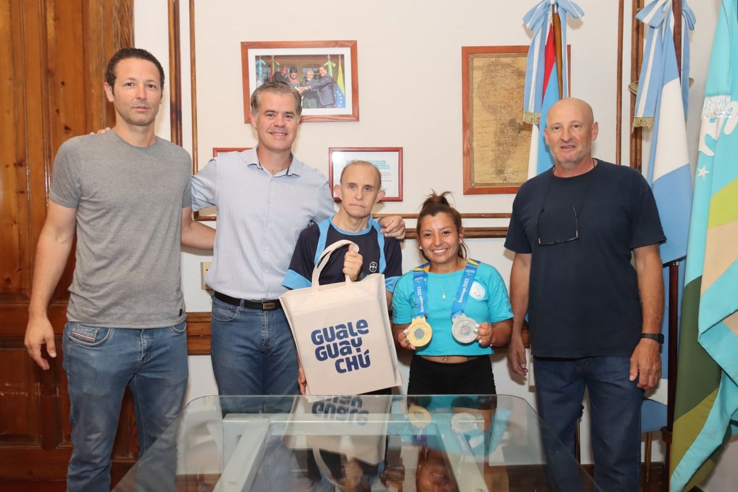 El Intendente Martín Piaggio recibió a la atleta de Gualeguaychú, Antonella Ruiz Díaz