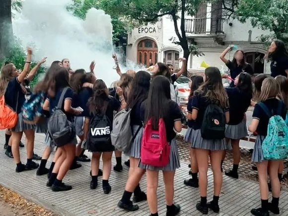 Un alumno perdió una mano por una explosión de pirotecnia en Victoria
