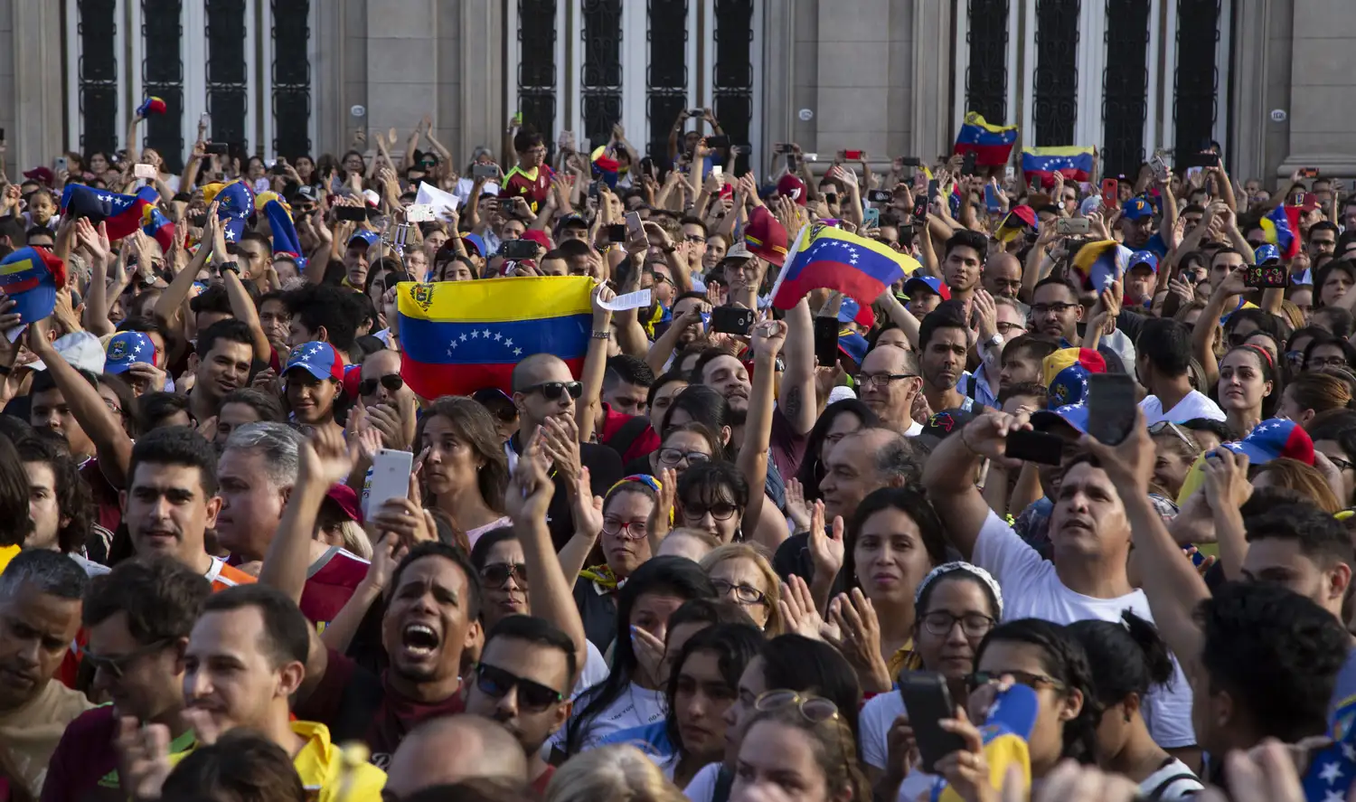 El Gobierno flexibilizó los requisitos para los migrantes venezolanos.