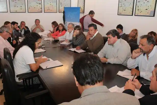 Paritaria estatal: El Gobierno ofreció adelantar el segundo tramo al mes de julio
