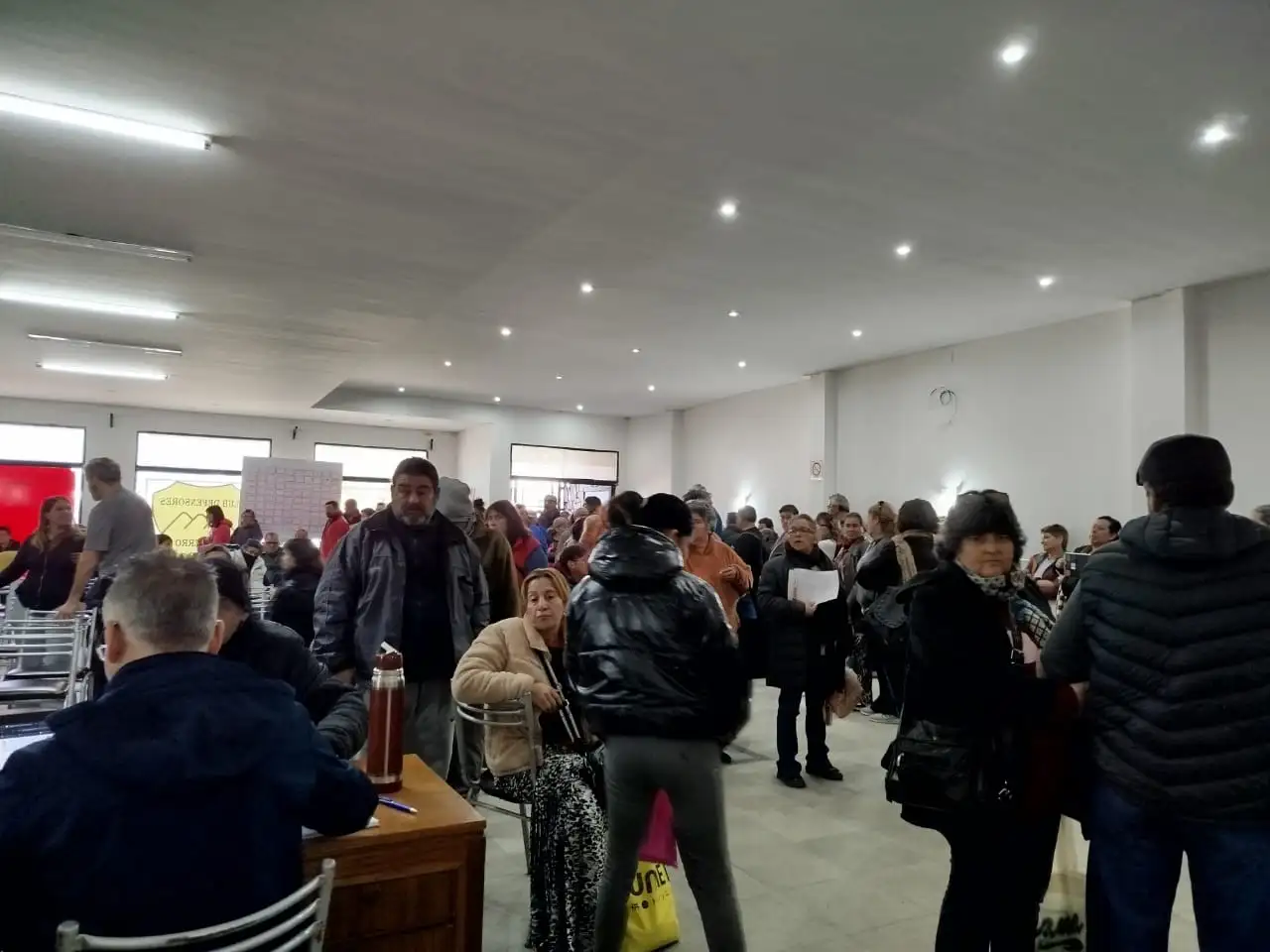 Muchos adultos se hicieron presente en el Club Defensores del Cerro.