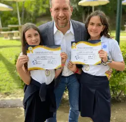 Román Lozinsky con sus morochas. Foto Instagram