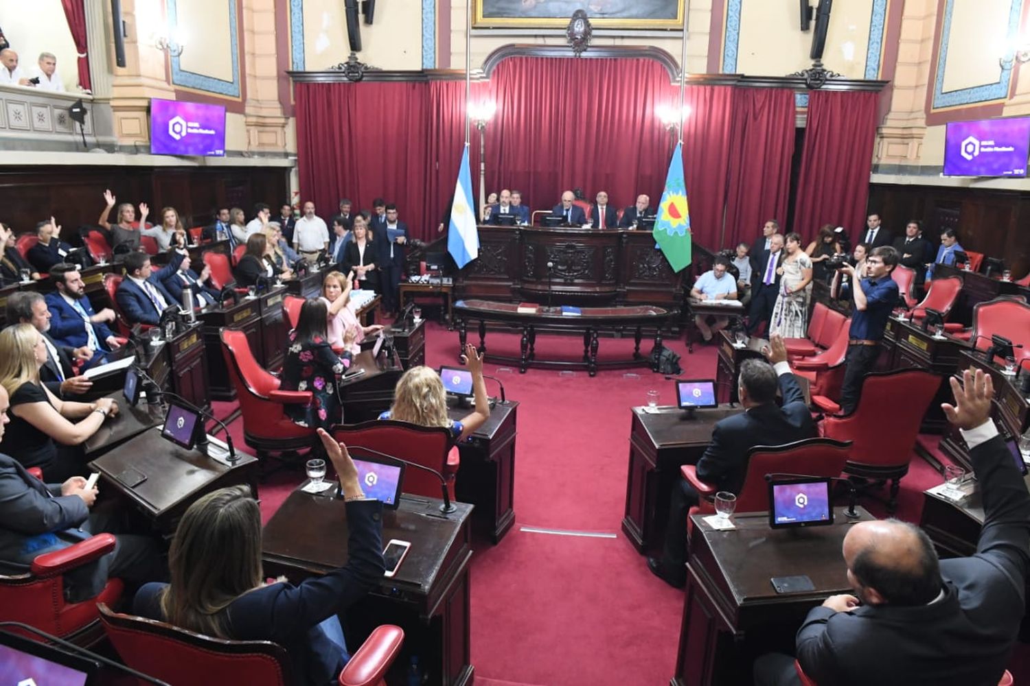 Senado bonaerense: Juraron los 23 legisladores electos y se renovaron autoridades