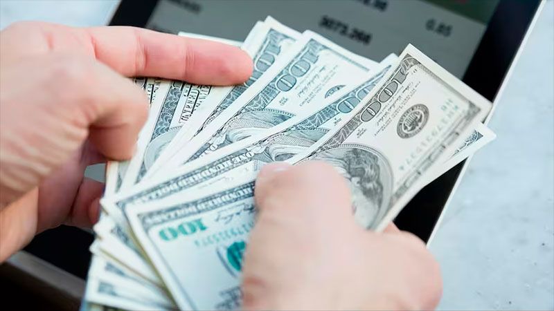 Un millón de argentinos compraron dólares en el primer mes sin cepo cambiario