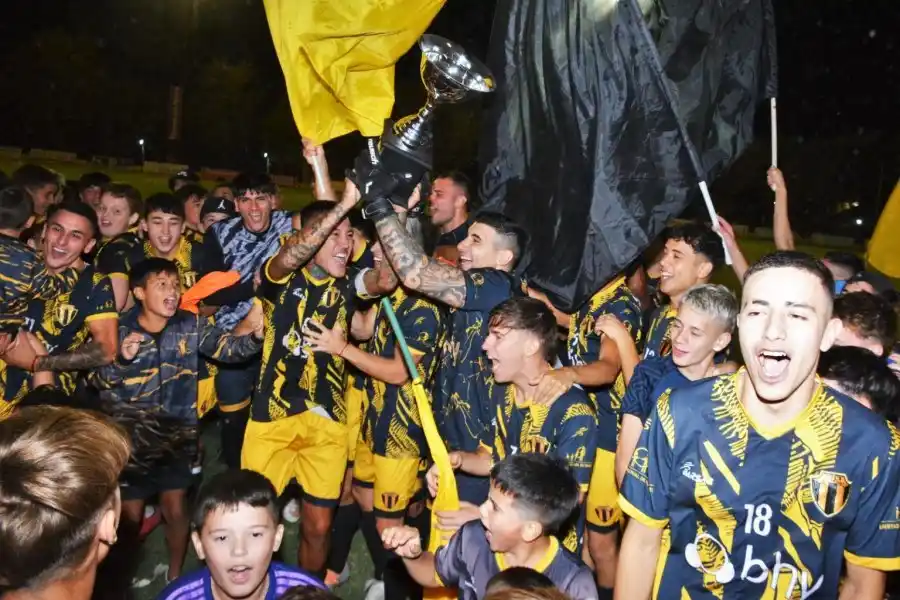 Libertad, nuevamente dueño del clásico y de la Copa «Ciudad de Sunchales»