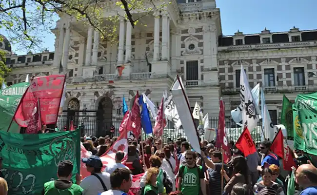 En el marco del paro docente, en la Provincia también van a la huelga los médicos, judiciales y estatales
