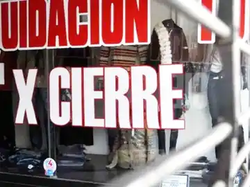 Cierran 30 empresas por día, se acentúan los despidos en la industria y cae el empleo formal