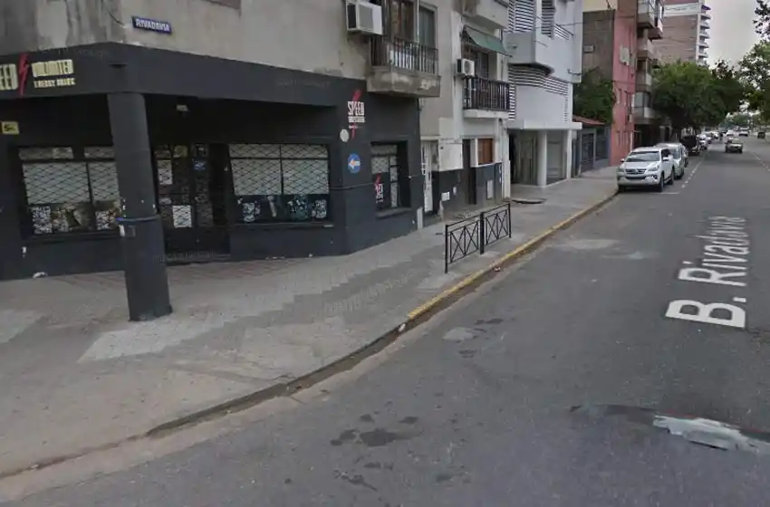 Asesinaron a un hombre de un balazo en el pecho en un bar de Pichincha