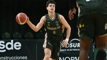 Lasarte, en contacto con el balón (Foto de prensa Gimnasia).