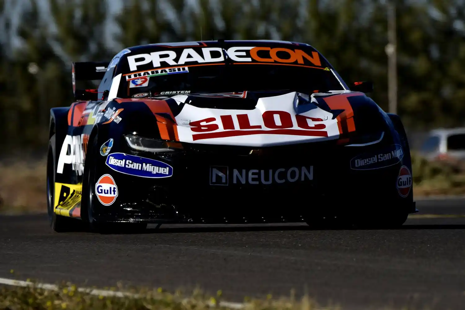 El auto de Christian Ledesma en el trazado neuquino. (Foto: ACTC)