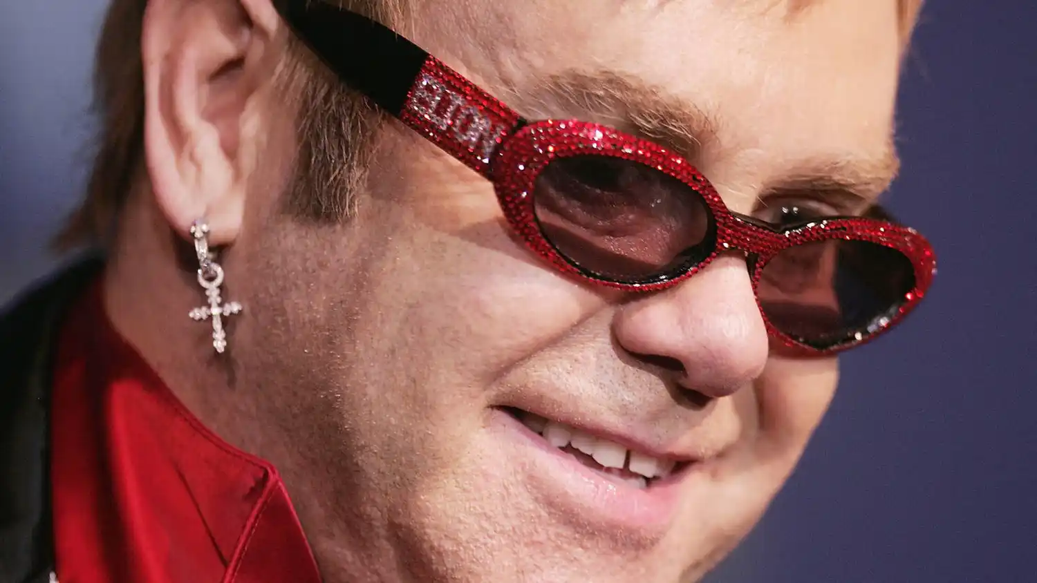 Fuerte crítica de Elton John hacia el Vaticano