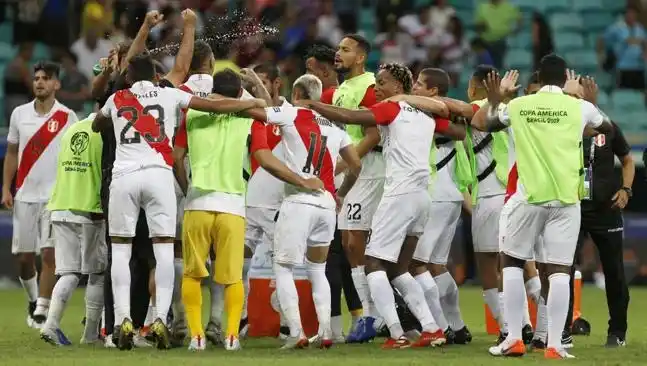 Perú eliminó a Uruguay por penales y es semifinalista