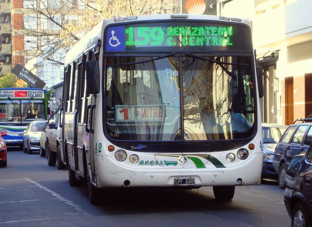 Unas 14 líneas de colectivo están de paro en el sur del Conurbano.