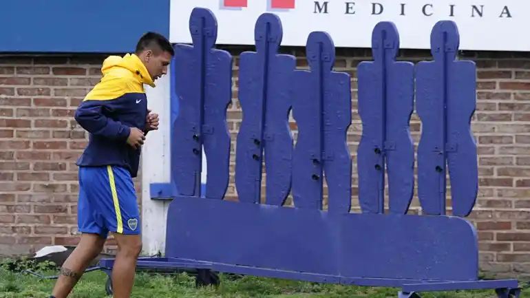 Chávez se lesionó y está en duda para el Superclásico 