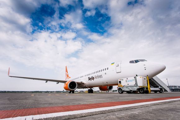Ucrania: SkyUp Airlines rescata un Boeing 737-800 varado en la guerra