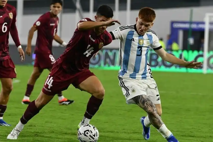 Tras un final polémico de VAR, Argentina empató con Venezuela en el Preolímpico