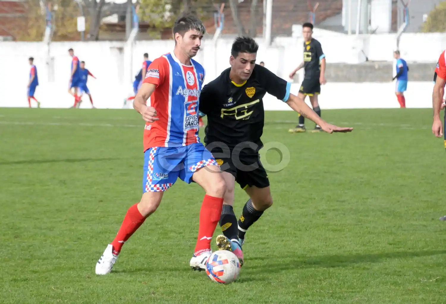 Ledesma conduce ante la marca de González.