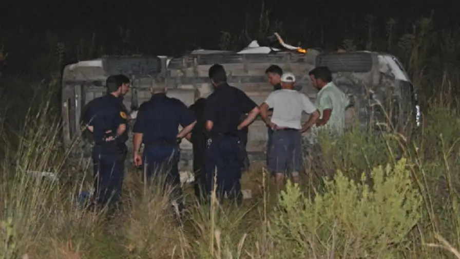 Una persona fallecida al volcar la camioneta en la que se conducía