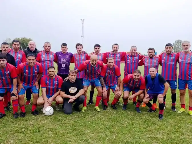 Atlético Esmeralda, líder del Apertura Senior. Foto: @c.b.bochazo.ok