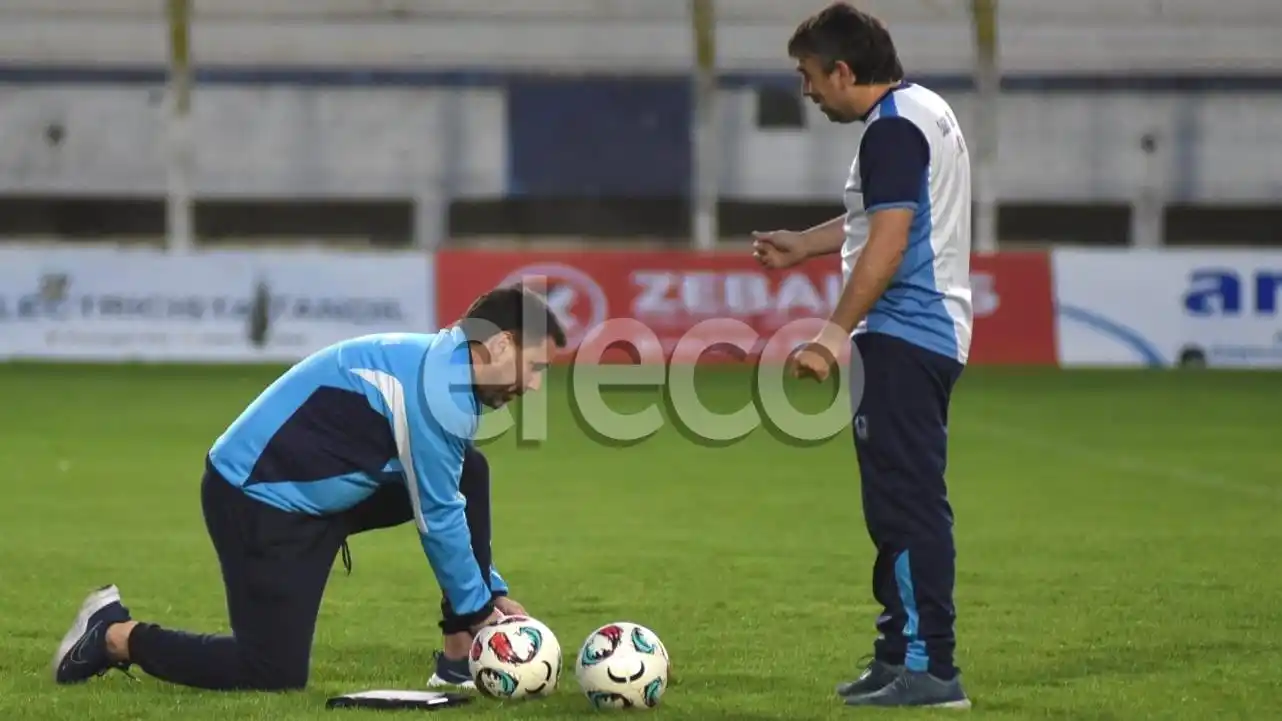 Moreno y Gilabert, entrenador y ayudante de campo del seleccionado tandilense.
