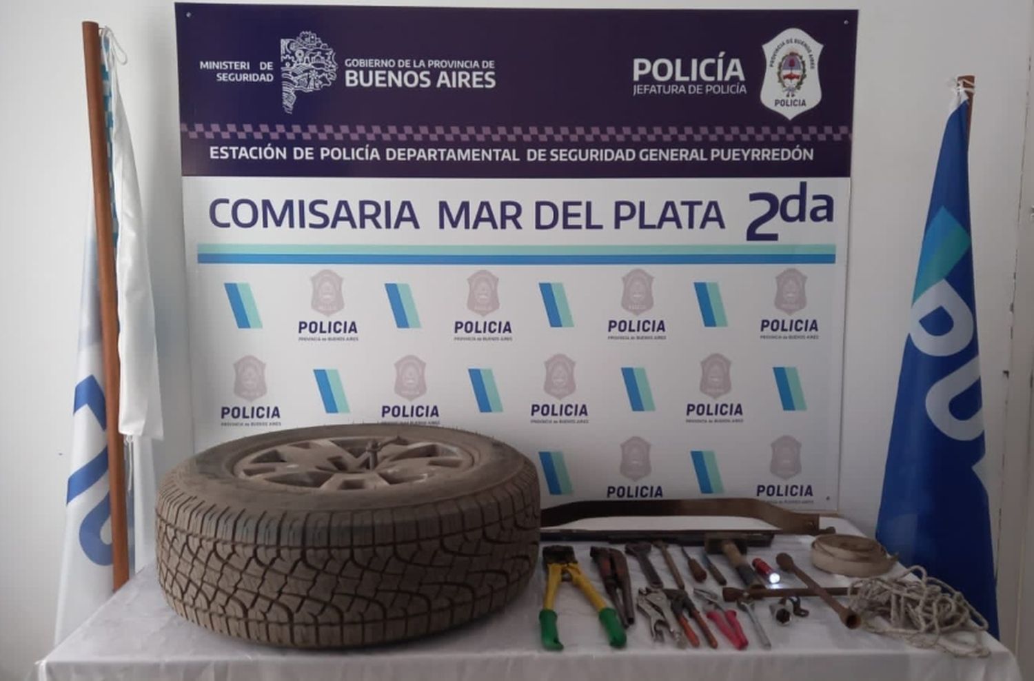 Extensa persecución y detención a dos ladrones de ruedas