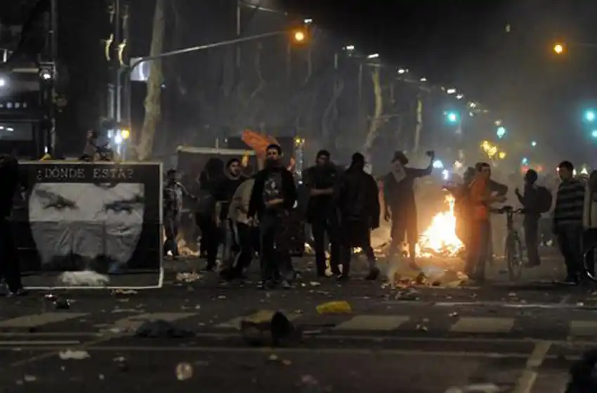 Indagan a los 31 detenidos tras la marcha por Santiago Maldonado