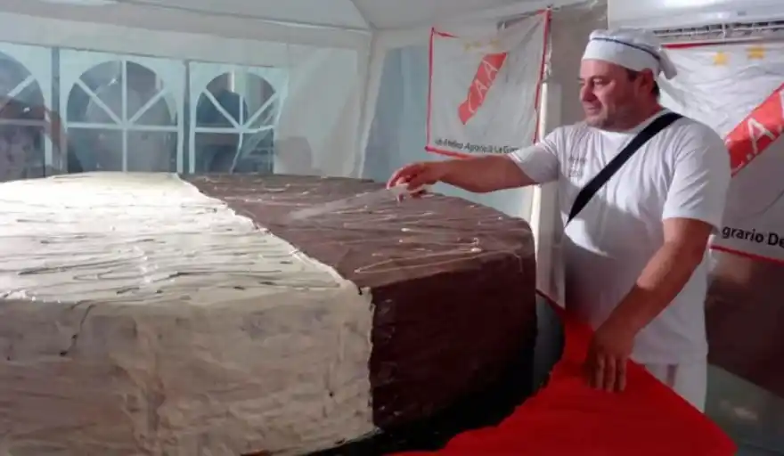 DE LA GARMA: Luego del salame más largo, ahora llega el alfajor más grande
