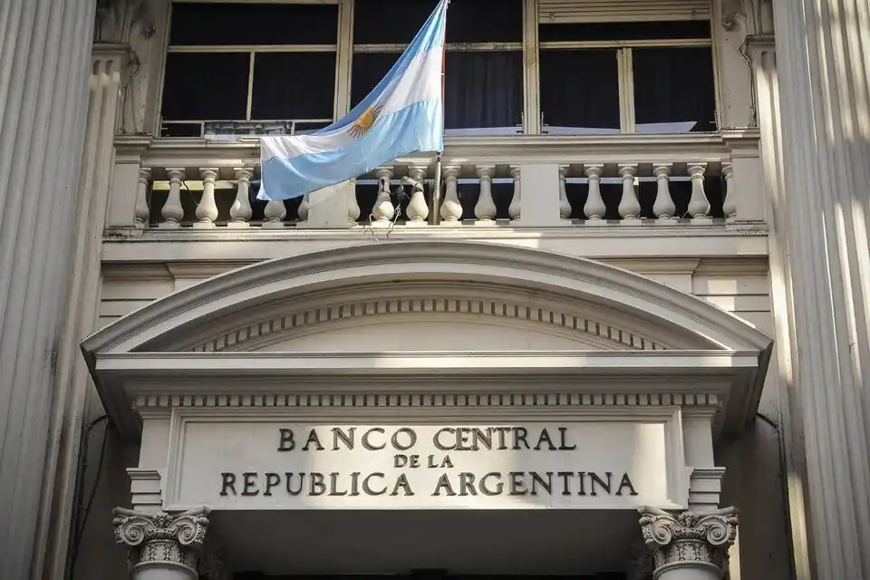 Un estudio privado alerta que las reservas podrían caer a USD 10 mil millones negativas a fin de año