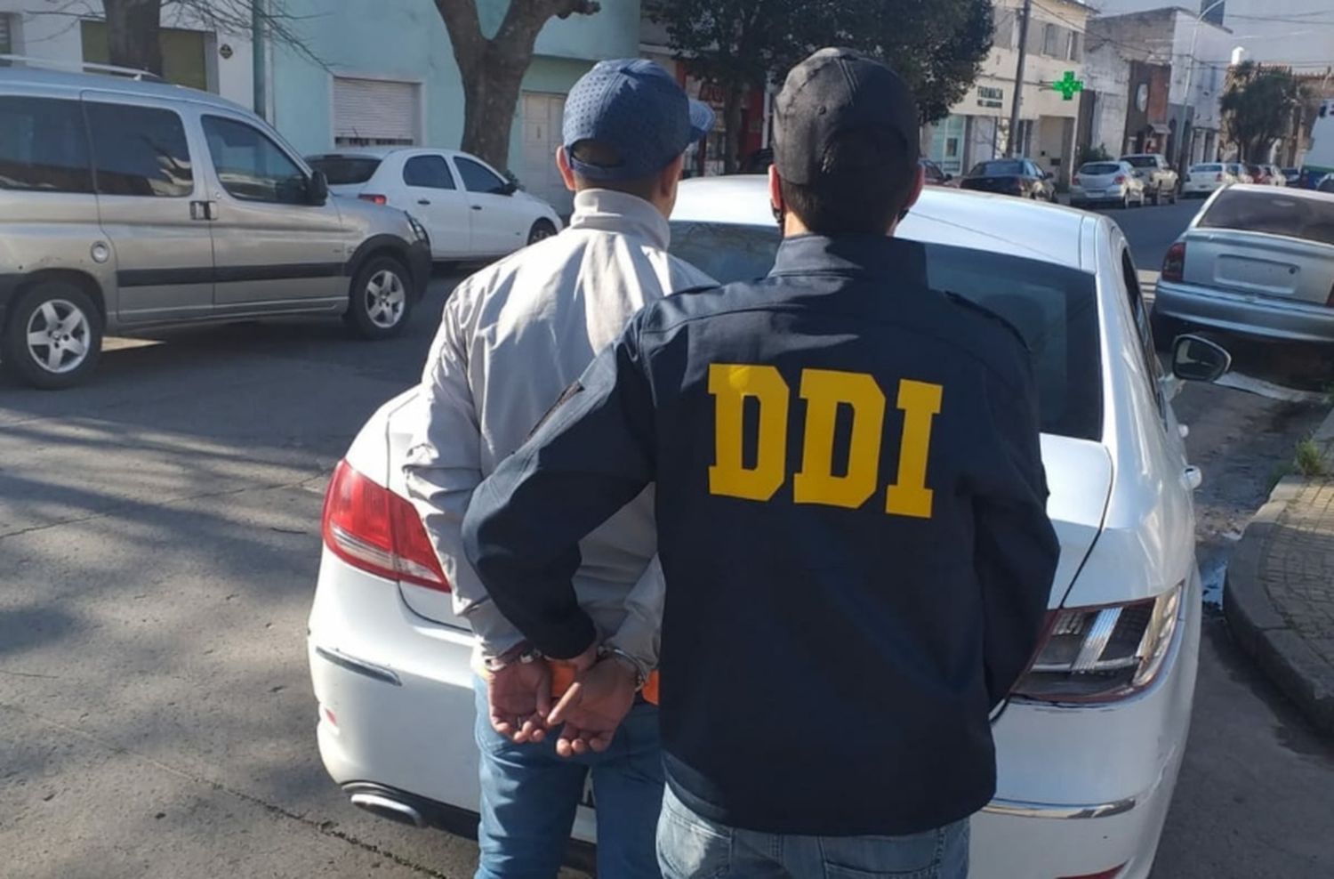 Estuvo un mes prófugo y cayó en el velorio de su padre