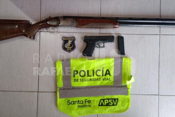 Le revisaron la camioneta y encontraron una pistola y una escopeta: no tenía documentación