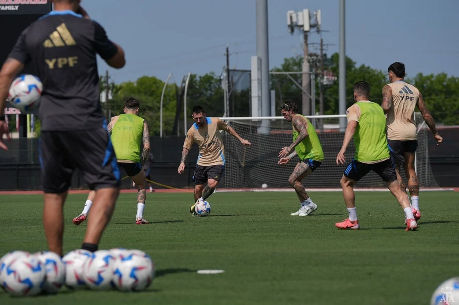 La Selección cumplió con su última práctica en Houston y Scaloni podría tener los 26 disponibles ante Canadá