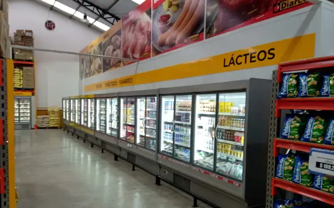 Un supermercado mayorista de la ciudad aceptará dolares "cara chica" y en mal estado, a un valor superior que el blue