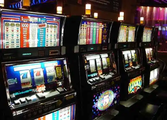 La Provincia oficializó el llamado a licitación para explotar 3860 máquinas tragamonedas 