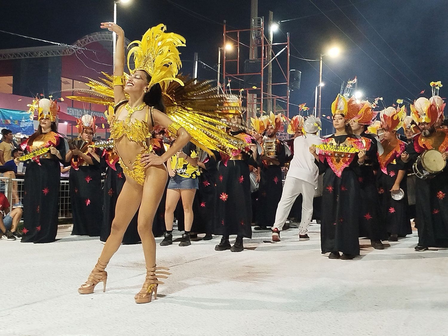 Con mucho color y alegría, la segunda luna del Carnaval de Encuentros fue multitudinaria en Villaguay