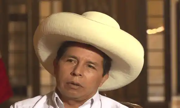 ¡La «PAPA CALIENTE»! PEDRO CASTILLO entibia a la izquierda o «si te vi no me acuerdo»