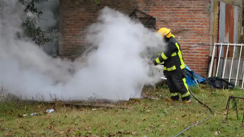 Niñas quemaban ramas secas en un pozo y explotó una garrafa que fue descartada