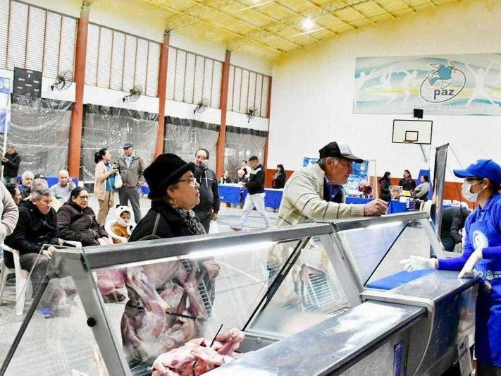 Nuevamente fue todo un éxito la
venta de carne de chivitos formoseños