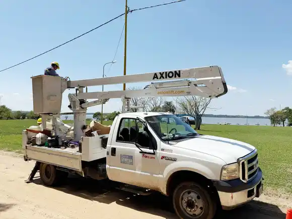 Codesal y Enersa refuerzan la infraestructura del Perilago con nuevas luminarias
