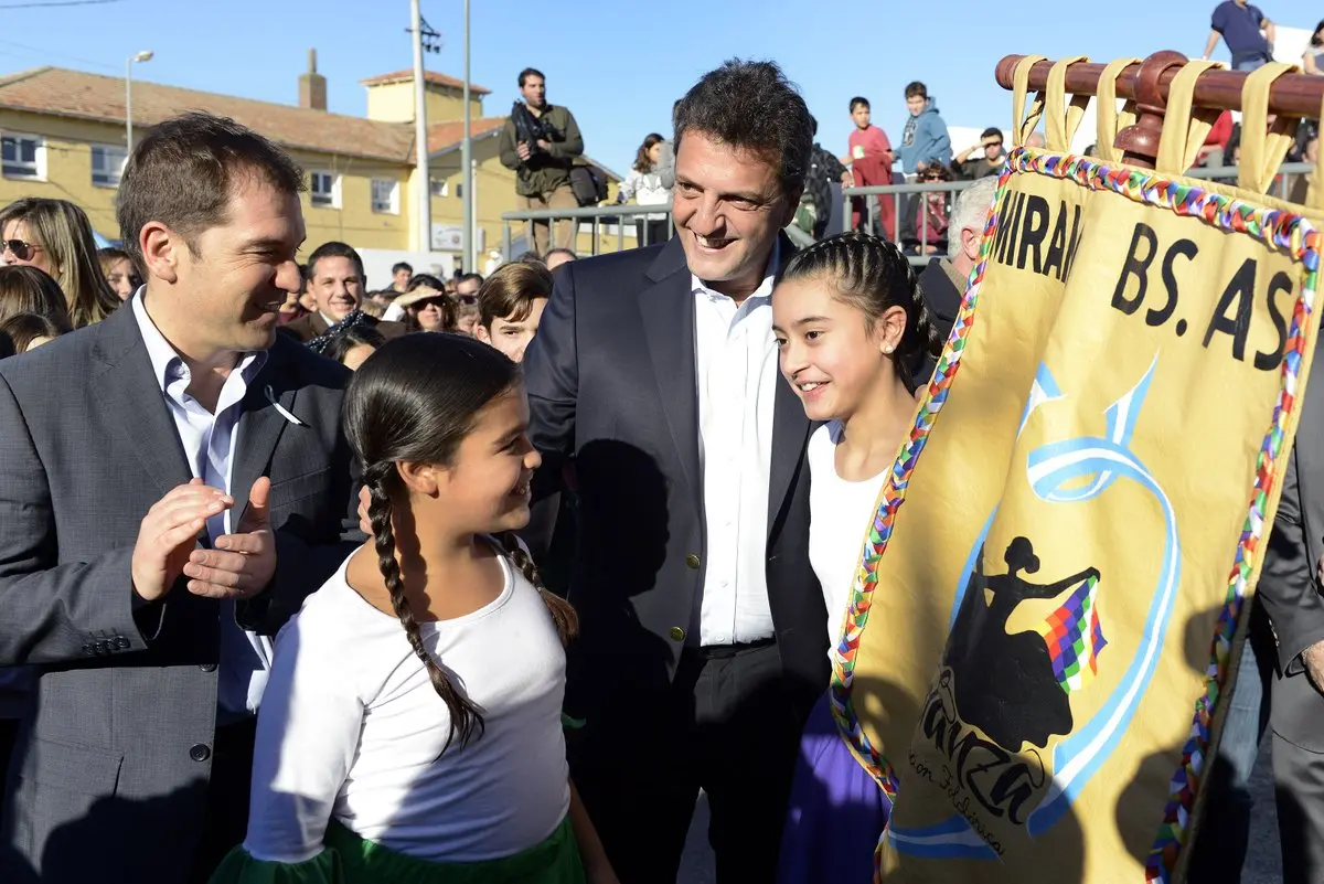 Bicentenario: Massa dijo que "le vamos a ganar a la pobreza si invertimos en educación"