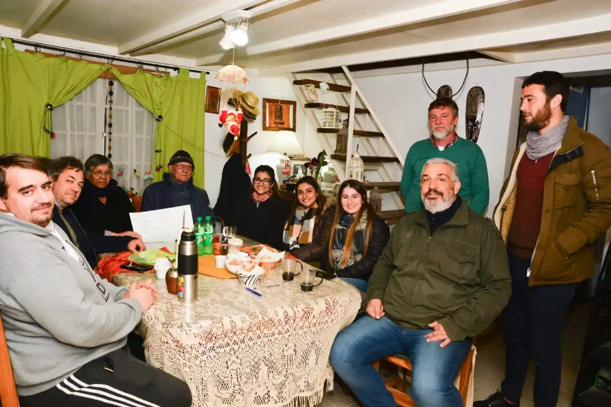 Firmaron un nuevo contrato de obra para trabajos de cordón cuneta